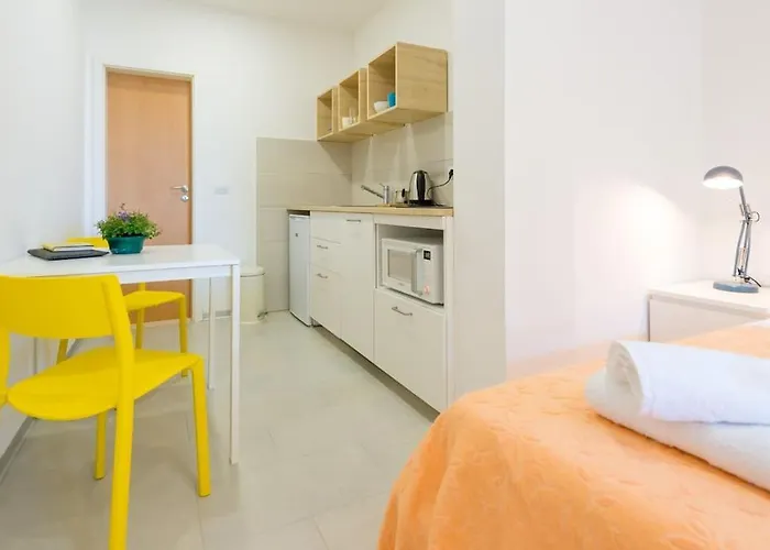 Bright And Light Apartament