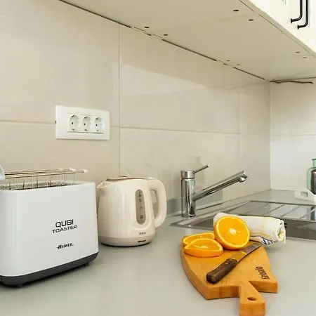 Bright And Light Apartment *