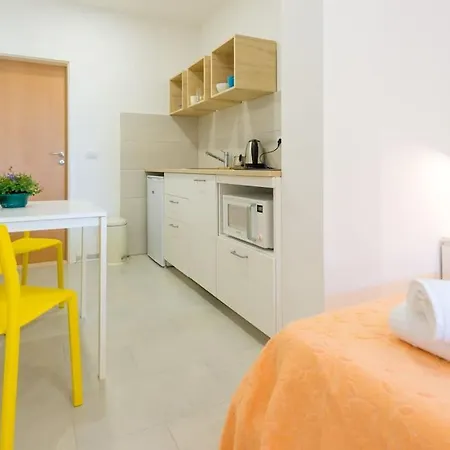 Bright And Light Apartment