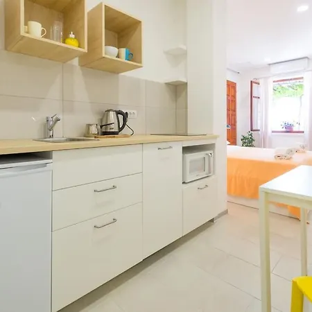 Bright And Light Apartment *